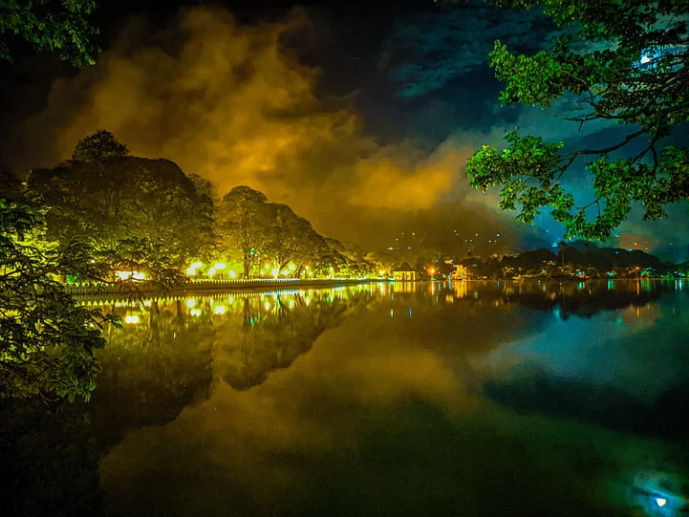kandy lake kandy sri lanka places to visit intrest 3